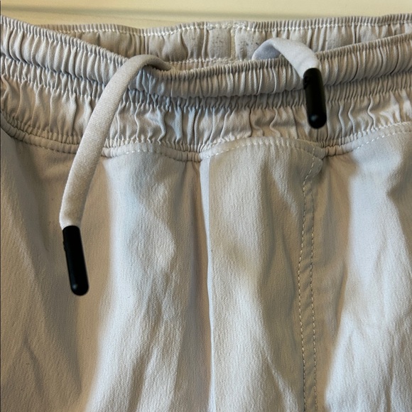lululemon athletica Men's Gray Athletic Shorts - Picture 6 of 9